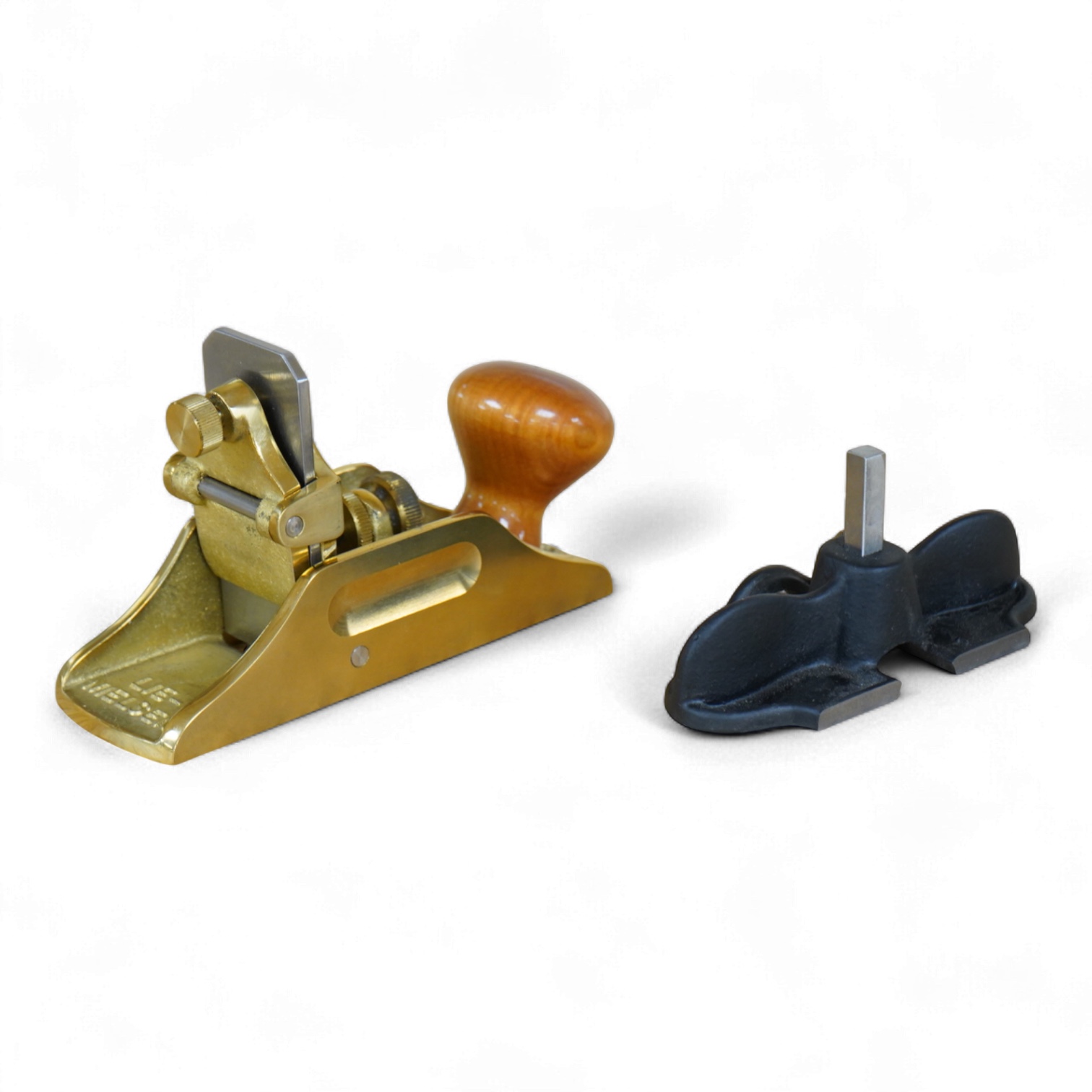 A boxed Lie Nielsen Toolworks bronze violin scraper plane (No.212) together with a boxed small router plane (L-N 271)